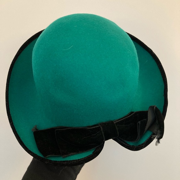 Darling green hat with brim - Picture 4 of 4